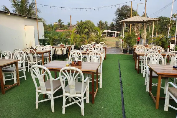 Tomato's Beachside Kitchen And Bar